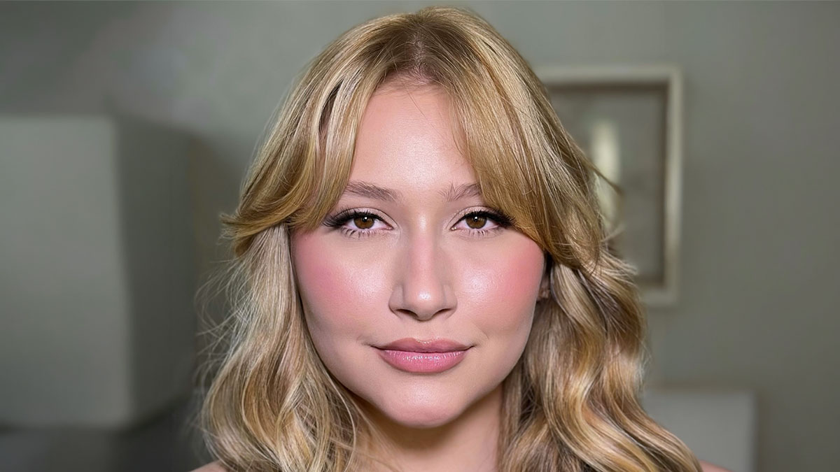No filter look com pele glow, blush rosado e batom nude natural — maquiagem sem filtro por Ellen Albuquerque, maquiadora em Cascavel PR